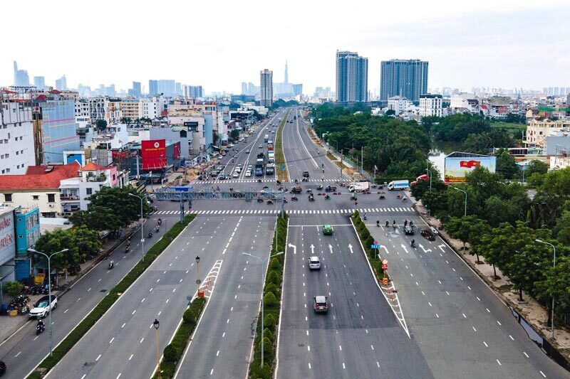 Đường Nguyễn Văn Linh - trục được huyết mạch Quận 7. Ảnh: Báo Tiền Phong.